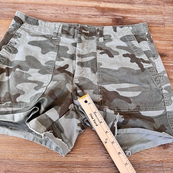 Girlfriend Khaki short size 6 - Picture 6 of 16